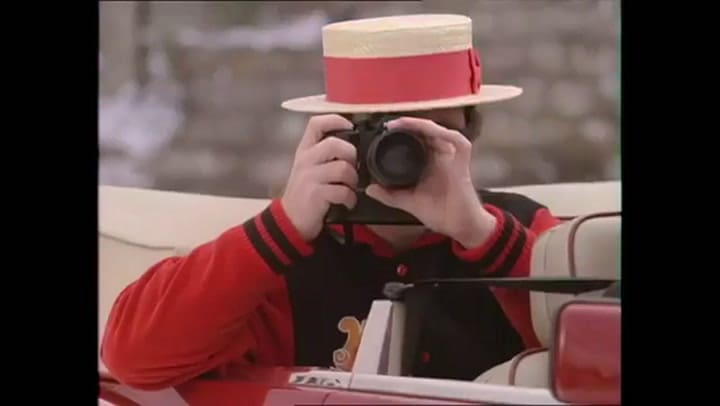 Elton John - Nikita - Fuente: YouTube