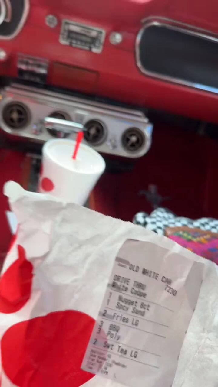 Salió Indignada De Una Cadena De Comidas Rapidas