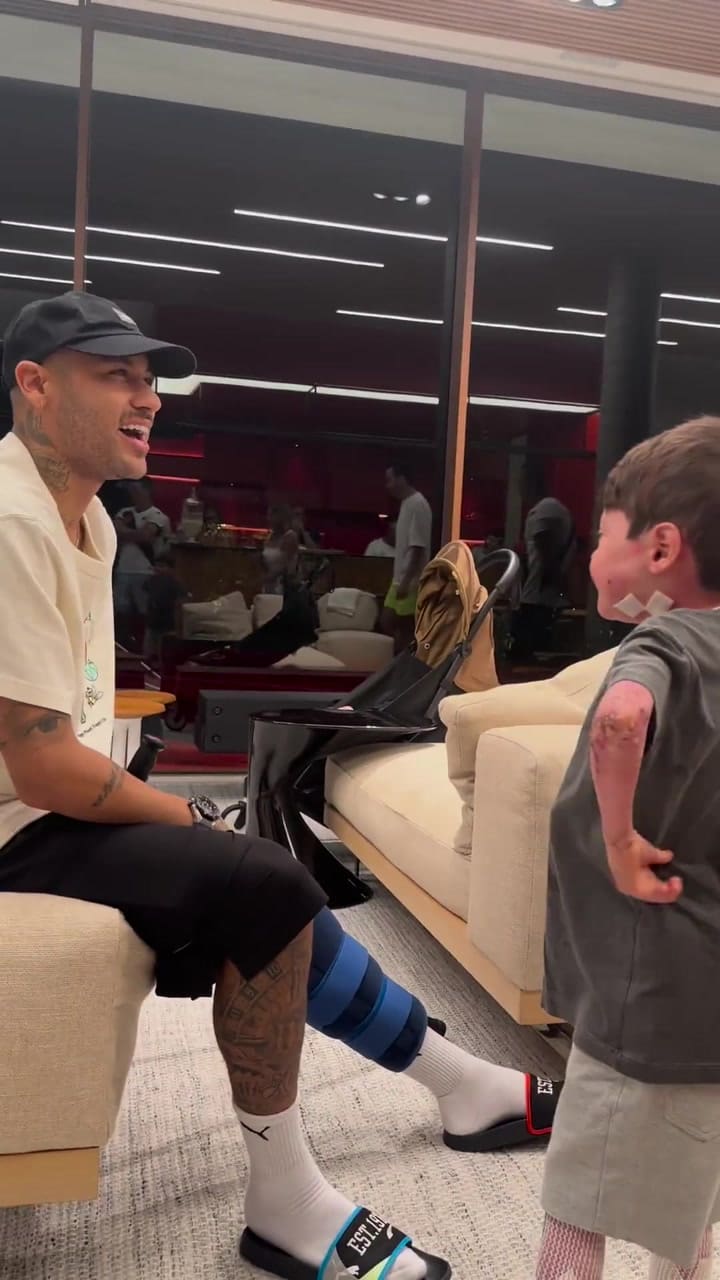 El emotivo encuentro entre Neymar y el pequeño que despertó tras 16 días en coma