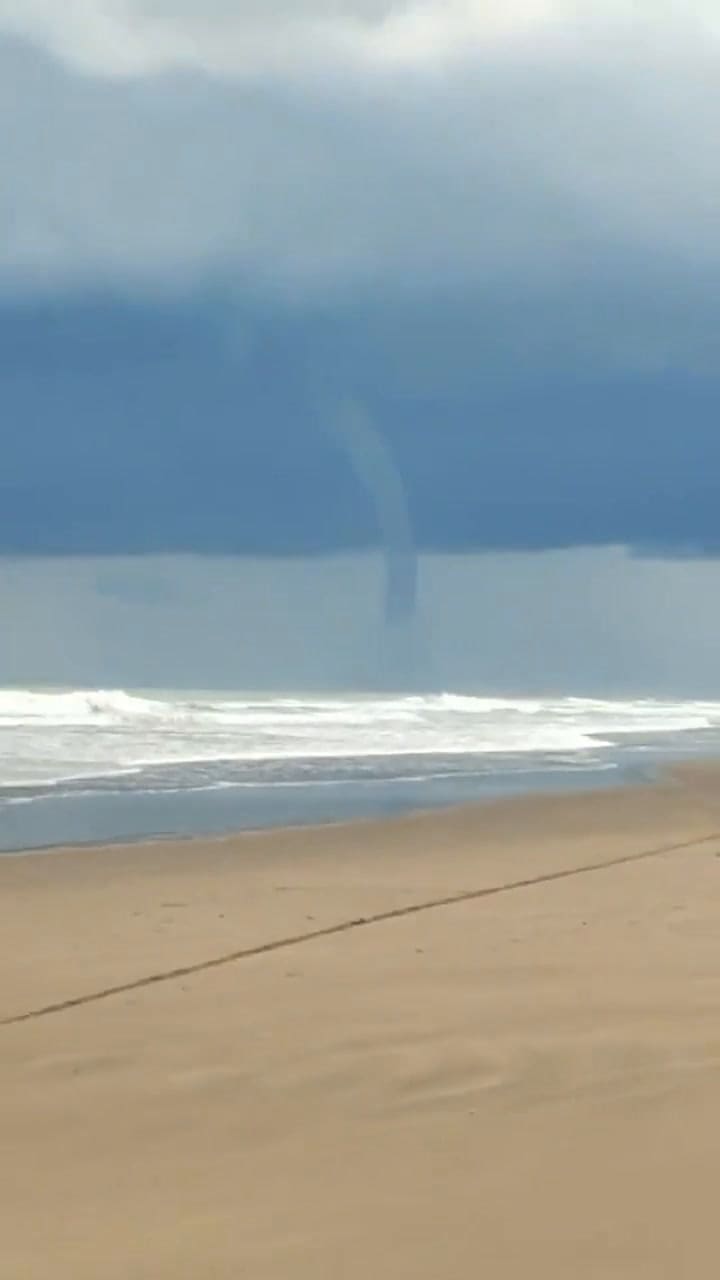 Así se vio la tromba marina en Necochea