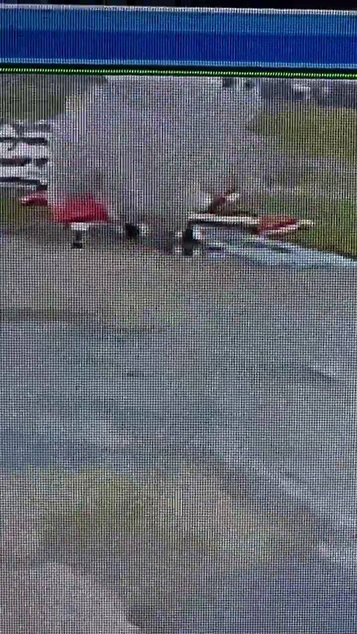 Explotó un avión sanitario en el Aeropuerto de San Fernando - Fuente: Twitter @nestorschumy