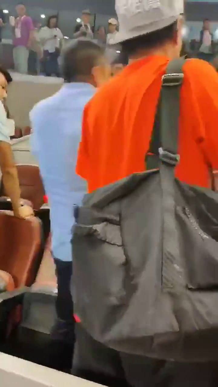 Abierto de China: el entrenador de Shuai Zhang a los golpes con un fanático de Keber