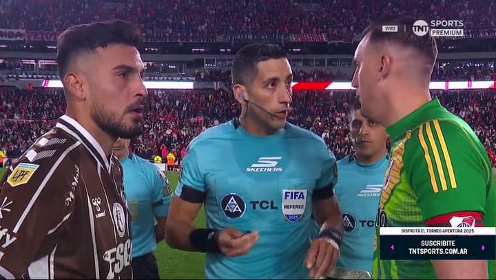 Ignacio Vázquez no miró al árbitro en el sorteo de los penales