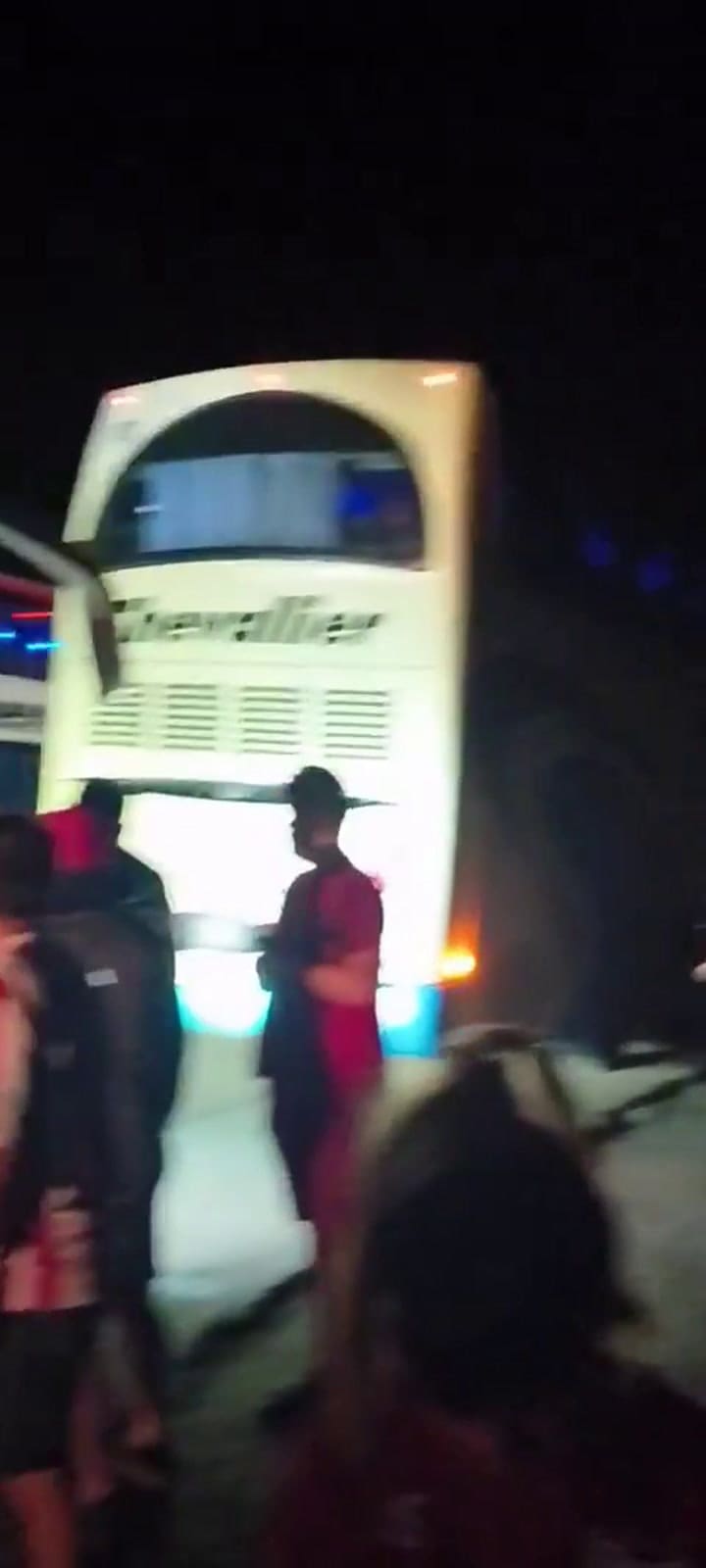 Chocaron en la ruta 8 tres micros con hinchas de Estudiantes que iban a ver la final del Torneo Clausura