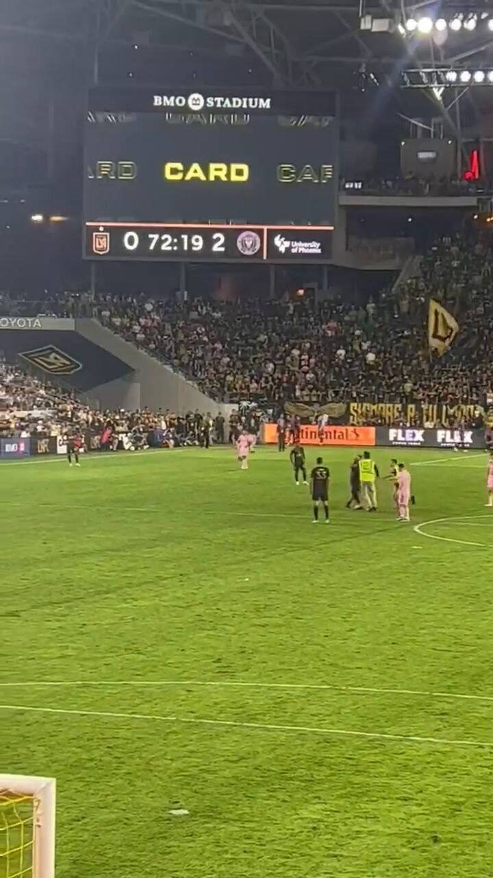 Estados Unidos: un fanático entró al campo de juego y el guardaespaldas de Messi lo redujo