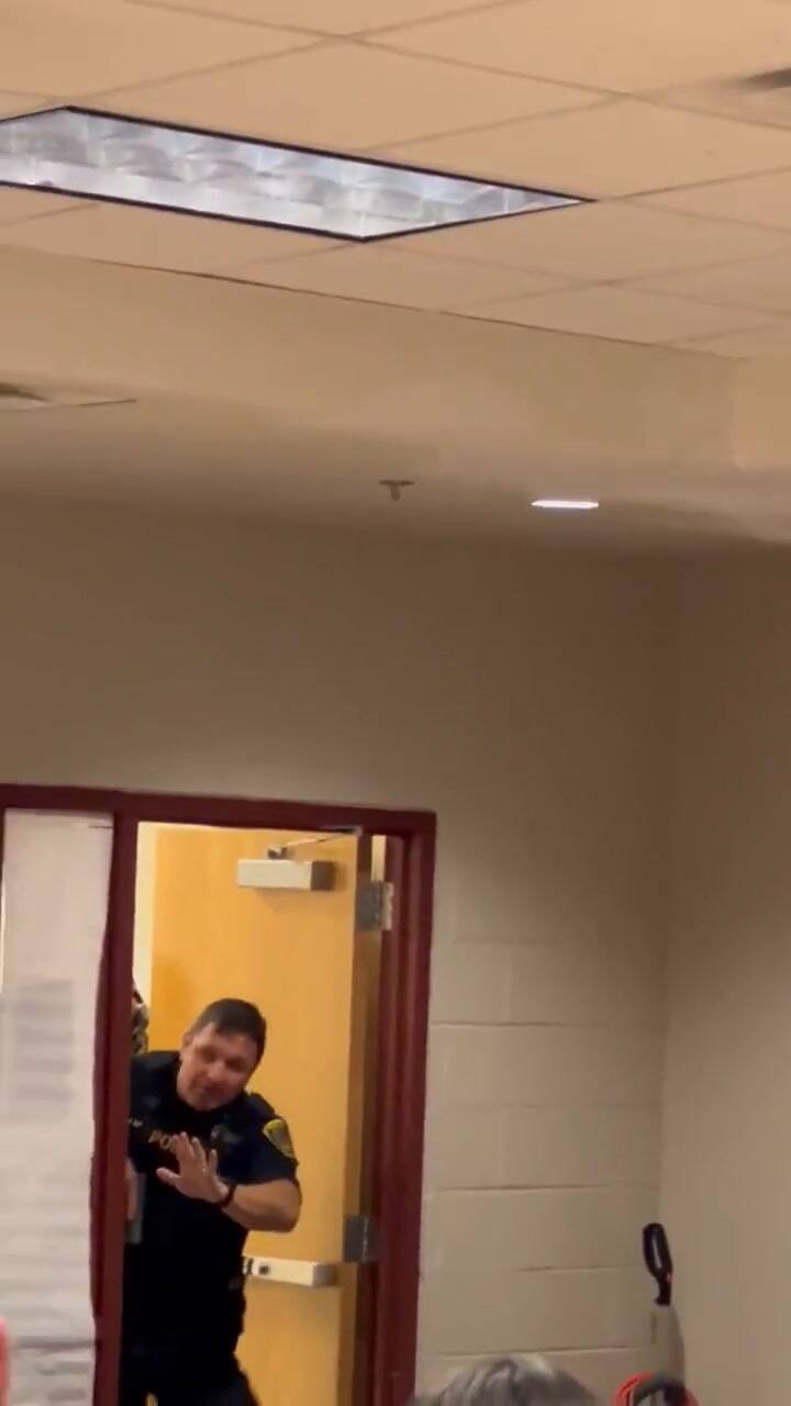 Estados Unidos por un falsa alarma, la Policía ingresó con armas a las aulas llenas de alumnos