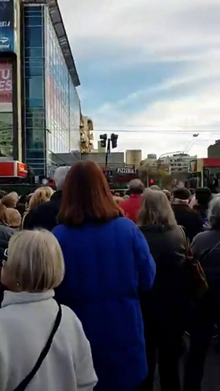 En Cabildo Y Juramento también se concentra la gente. Fuente: Twitter