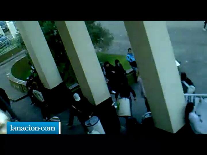 Familiares y amigos de Jennifer Farías ingresaron al Hospital Santojanni