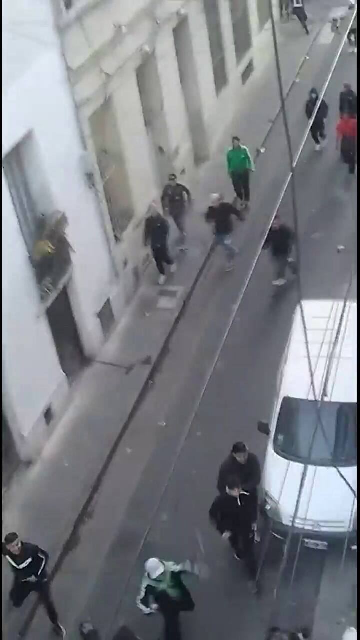 Constitución: violentos incidentes entre una patota, los vecinos de un hotel y la policía