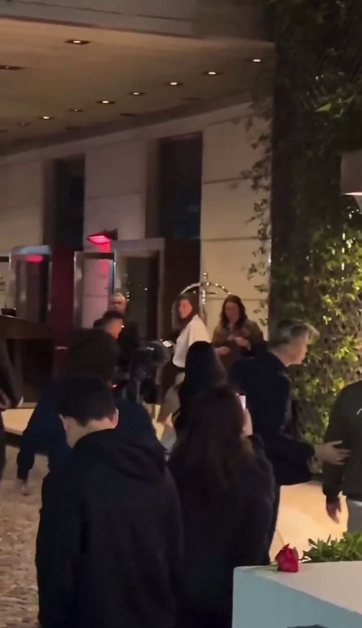 Katy Perry alzó el cuadro de Evita Perón y generó furor entre sus fans