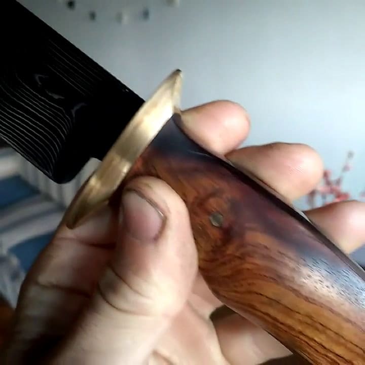 Detalles del cuchillo conmemorativo por los 40 años de Malvinas que se subastará el viernes