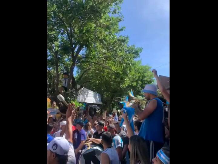 Argentina campeón: los festejos en afuera de la casa de Maradona en Devoto