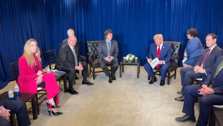 El presidente Javier Milei mantuvo hoy un encuentro bilateral en Nueva York con Donald Trump