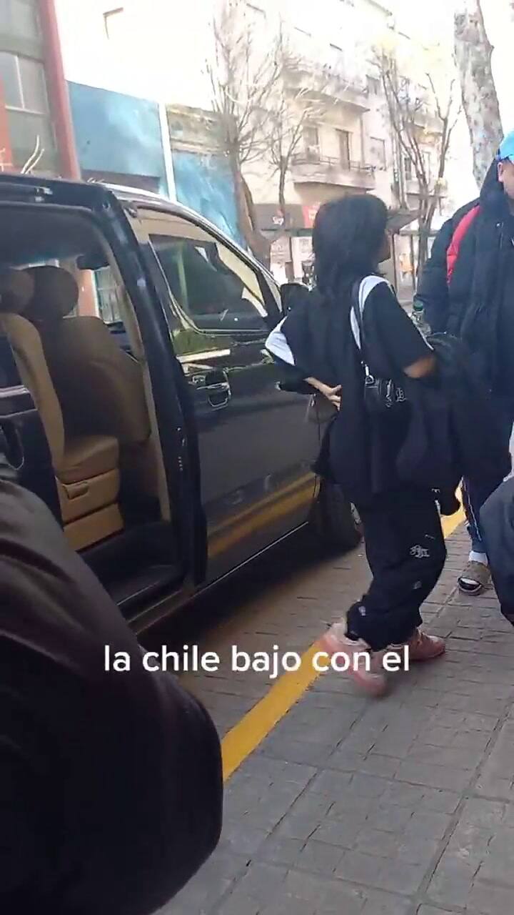 El momento en el que Tiago PZK y Belu 'La Chilena' bajan del mismo auto