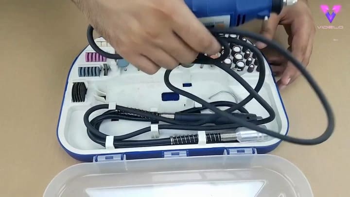 Este ingeniero fabrica una bomba de agua a partir de una botella de plástico