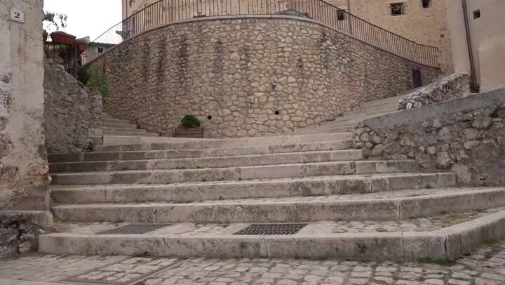 Así es la aldea italiana, Santo Stefano di Sessanio, que busca nuevos vecinos - Fuente: Onda Tv