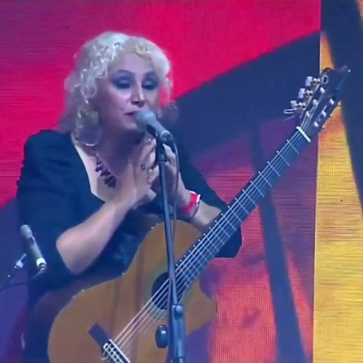 La sobrina de Leonardo Favio criticó a Milei en el Cosquín, la abuchearon y le negaron “una chacarera más”