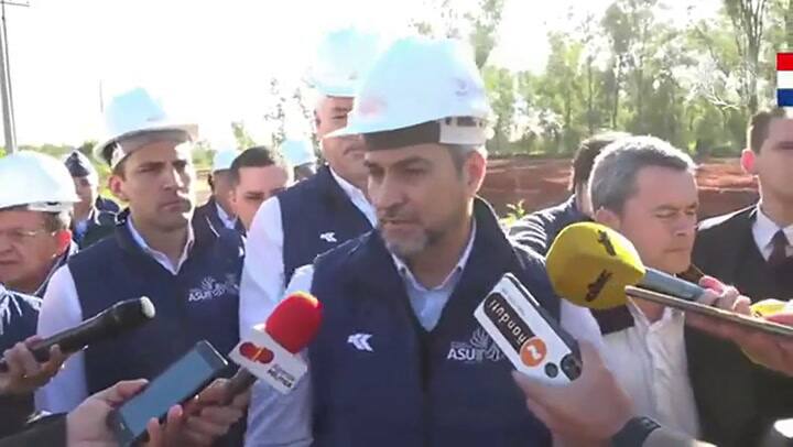 El presidente de Paraguay dijo que uno de los tripulantes del avión venezolano “se operó la cara en