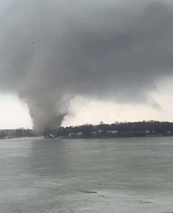 Una vecina grabó la aterradora escena que se producía desde el otro lado del lago