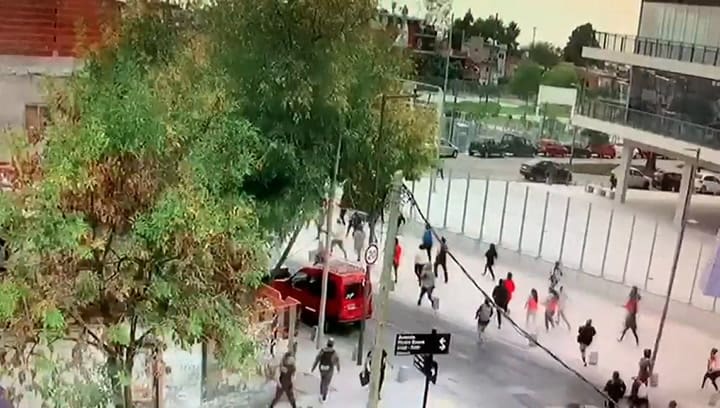 La llegada de los manifestantes al Ministerio de Desarrollo de la Ciudad