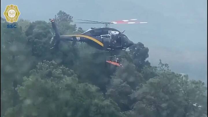 El rescate a un hombre que cayó en el cráter de un volcán - Fuente: El Universal