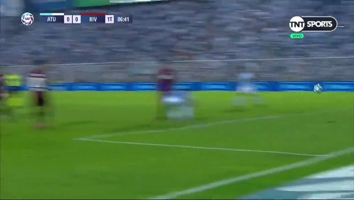 Armani salvó a River y después exigieron penal para Toledo - Fuente: TNT Sports