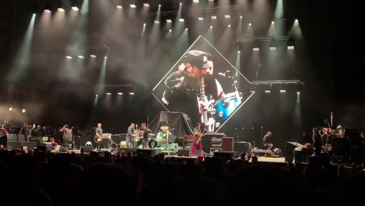 La reunión de Nirvana: Breed, con Joan Jett - Fuente: YouTube