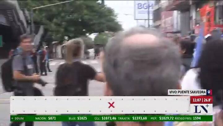 Reclamo de organizaciones sociales: incidentes y tensión en Puente Saavedra