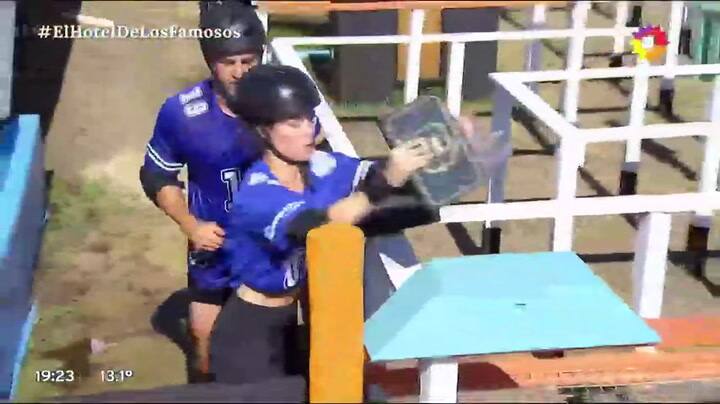 Pampita se descompuso en El hotel de los famosos