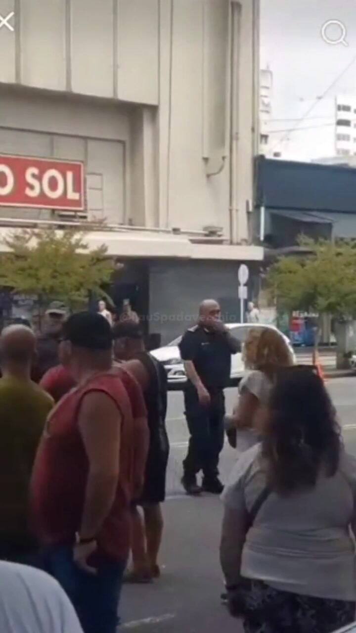 Protesta salarial en Mar del Plata: expolicías se enfrentaron con jefes y un comisario terminó golpeado