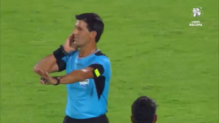 La jugada del gol que le anularon a Flamengo