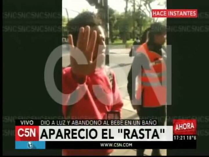 Detuvieron a la pareja acusada de abandonar a la beba recién nacida en un baño