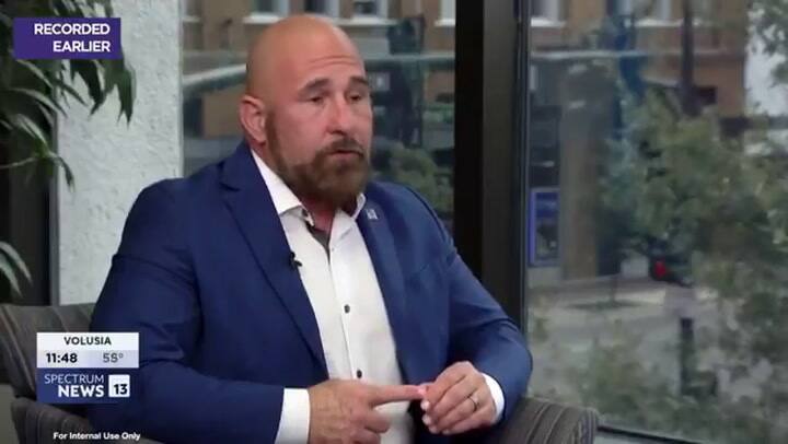 Jay Collins apuntó contra la inmigración ilegal