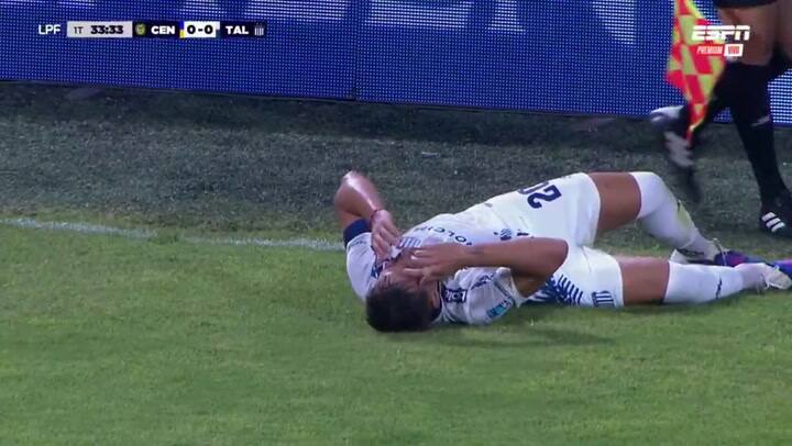 Di María golpeó a Augusto Schott durante un lateral