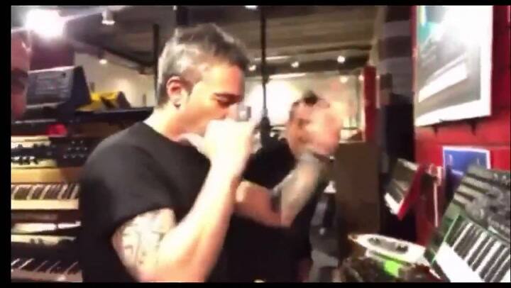 Barili publicó un video de añoranza a los momentos de amigos y música alejados de la vida en pandemi