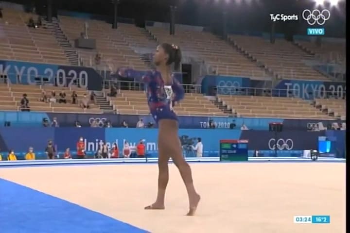 La maravillosa rutina de Biles... arruinada por un error