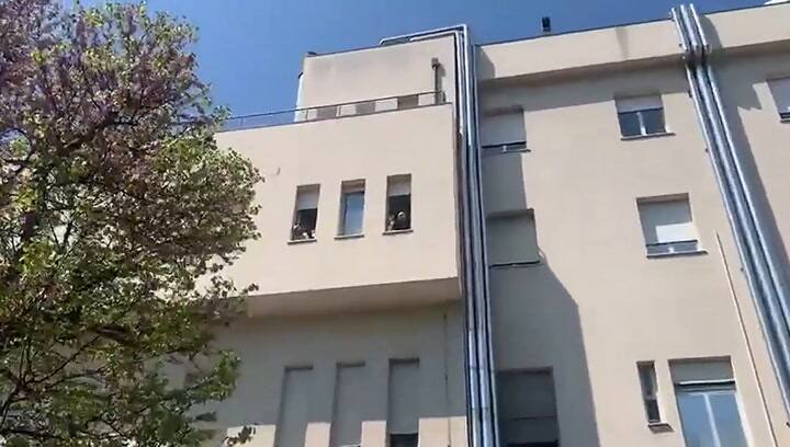 Los jugadores del Bologna celebraron en el hospital con su entrenador