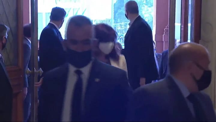 Cristina Kirchner asistio a la Casa Rosada para despedir a Diego Maradona