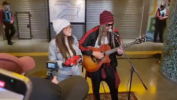 Susana Giménez y Sebastián Yatra cantan juntos enmascarados