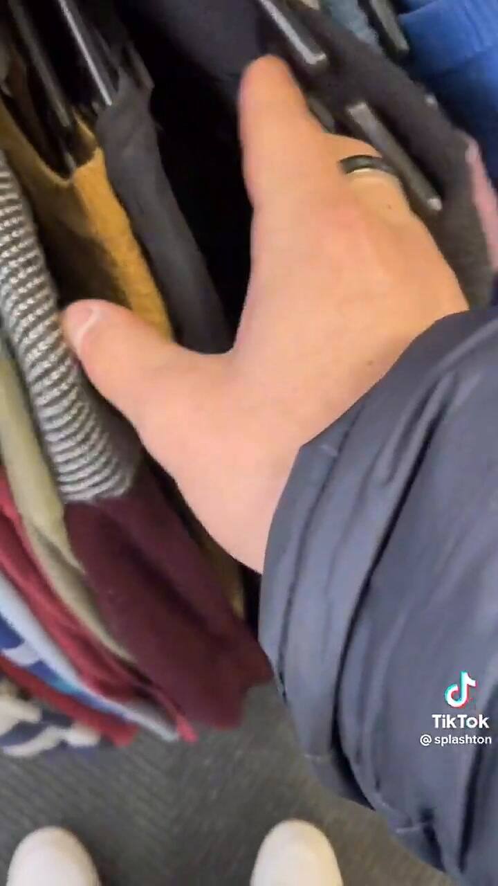 Un joven encontró un valioso 'tesoro' en una tienda de caridad