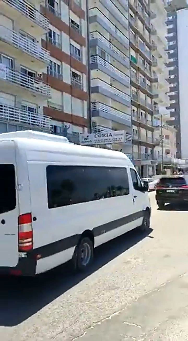 Insultos a Alberto Fernández en Miramar