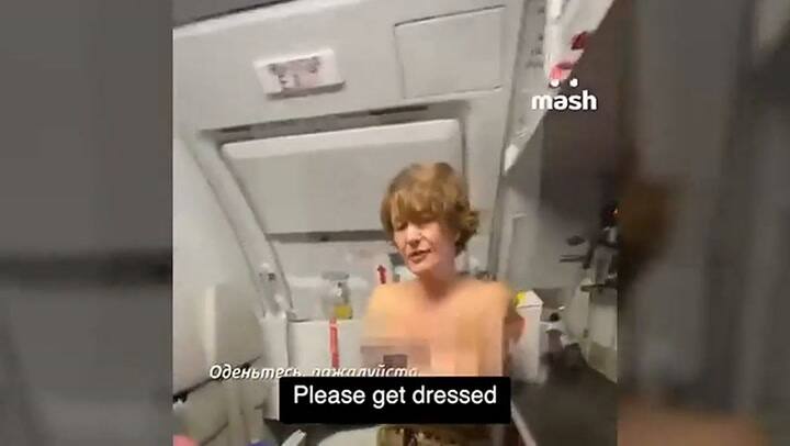 Una mujer se desnudó en pleno vuelo y fue detenida por las autoridades