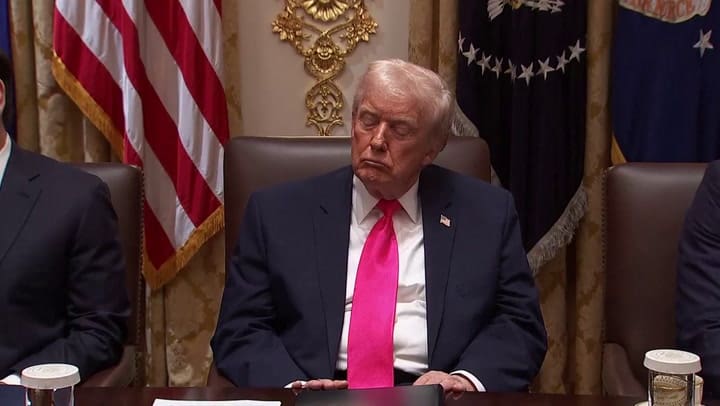 Las dificultades de Trump para mantenerse despierto durante la reunión de gabinete