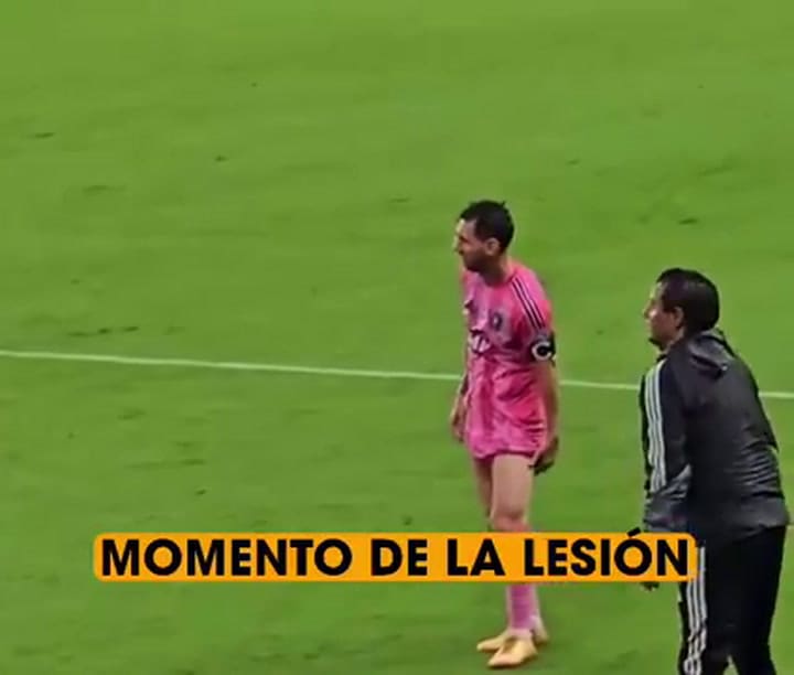 El breve diálogo de Messi con Guillermo Hoyos antes de salir del campo de juego