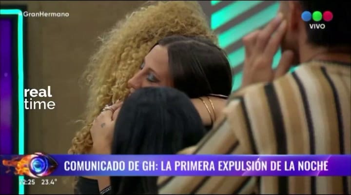 X2Twitter.com H3bOg6L9uk8EqgW 710p