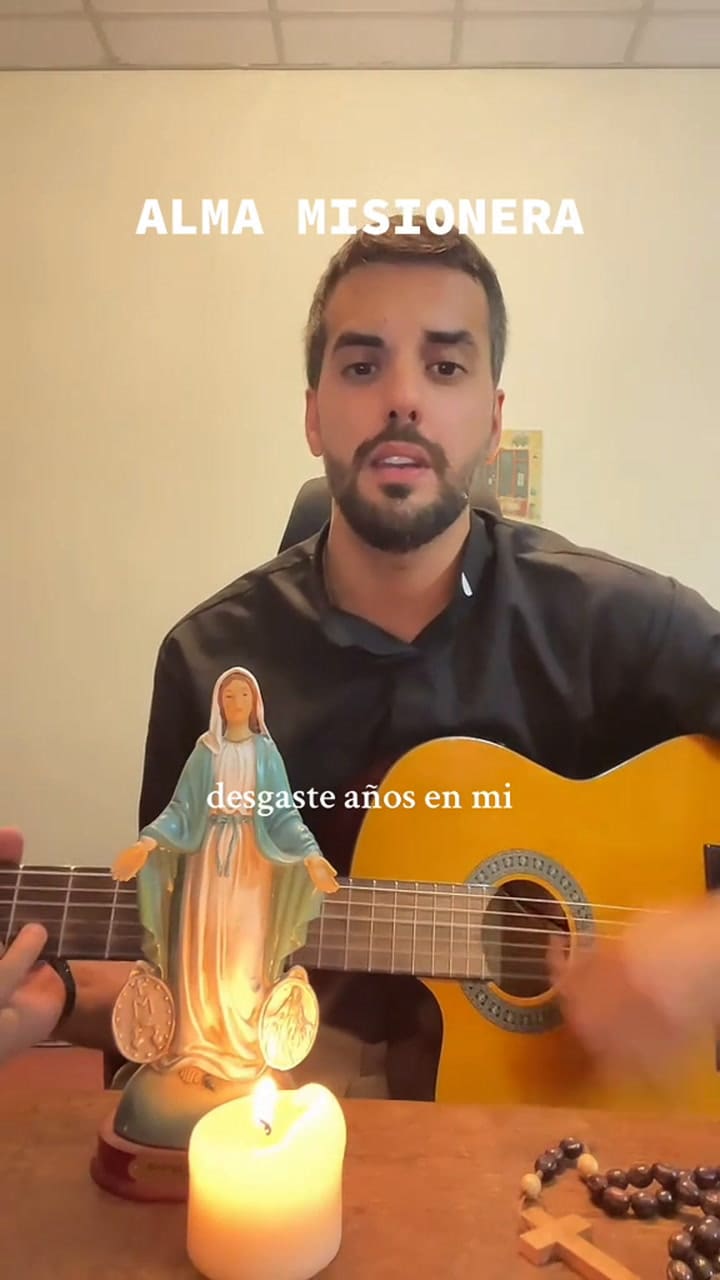 El seminarista de TikTok que es influencer gracias a las canciones de iglesia