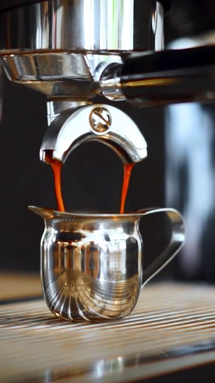 Cómo usar los residuos de café para sacar los malos olores de la cocina