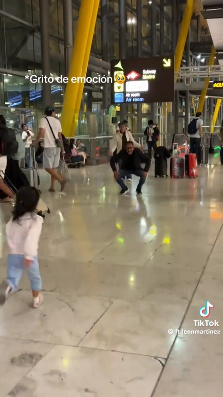 Una nieta reencontrándose con su abuelo