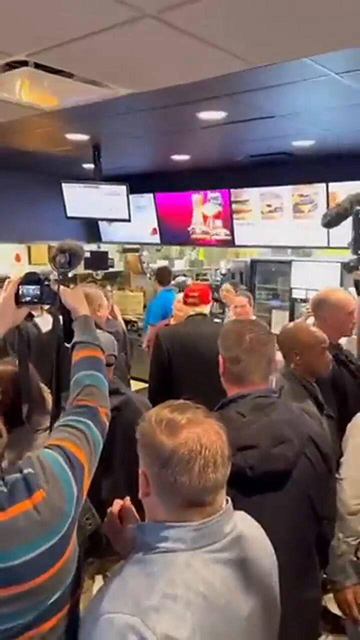 Donald Trump visita un McDonald's en Ohio