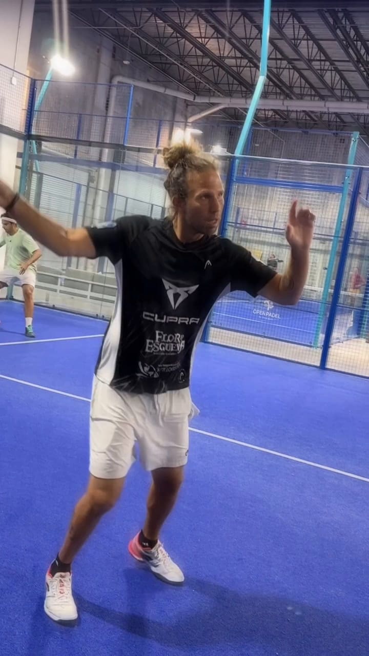 Gonzalo Higuaín deslumbró con su talento en el pádel